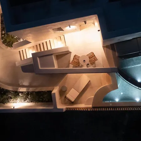 アパート Areos Luxury